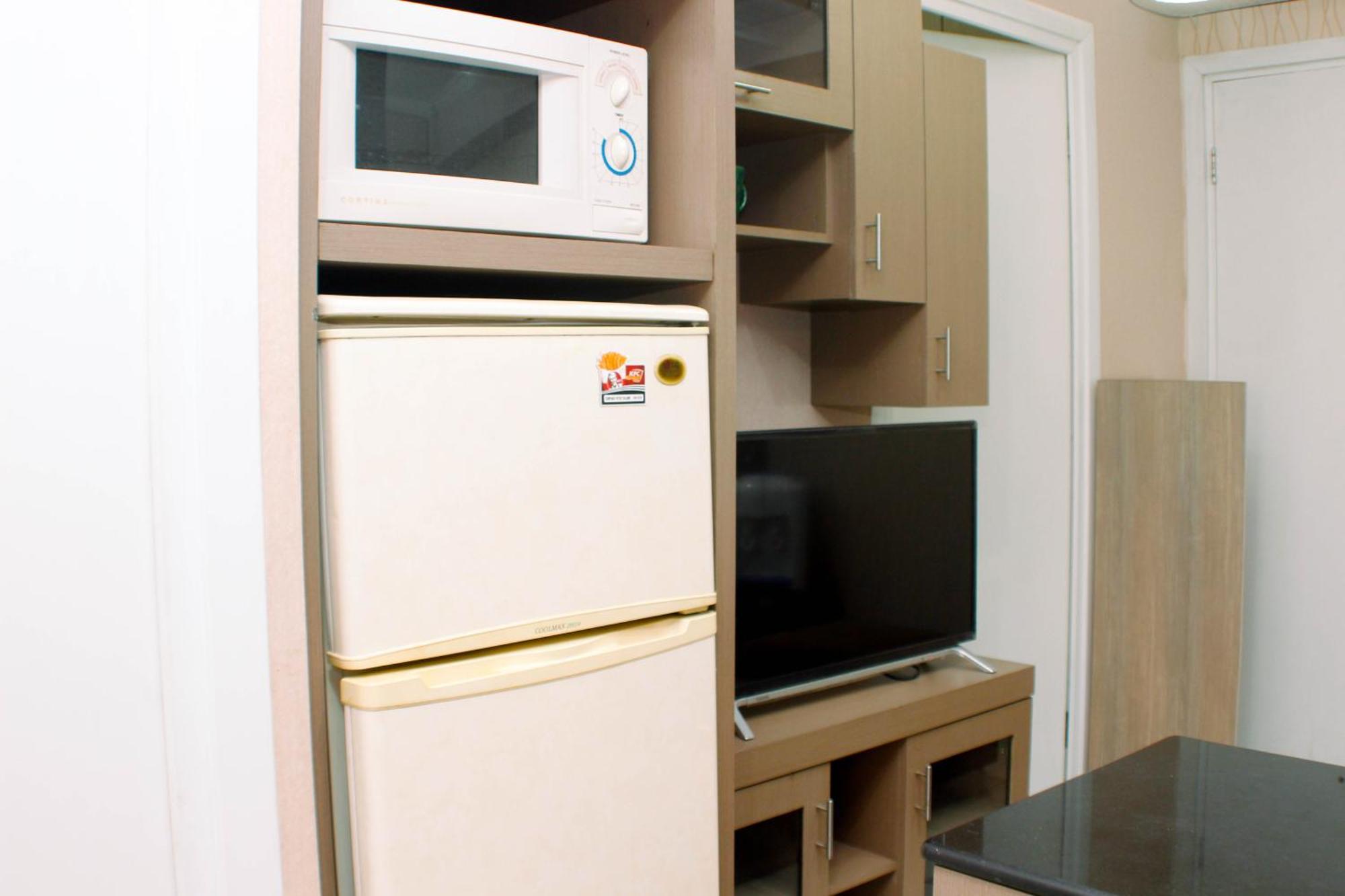 Apartment And 2br At Pramuka By Travelio *