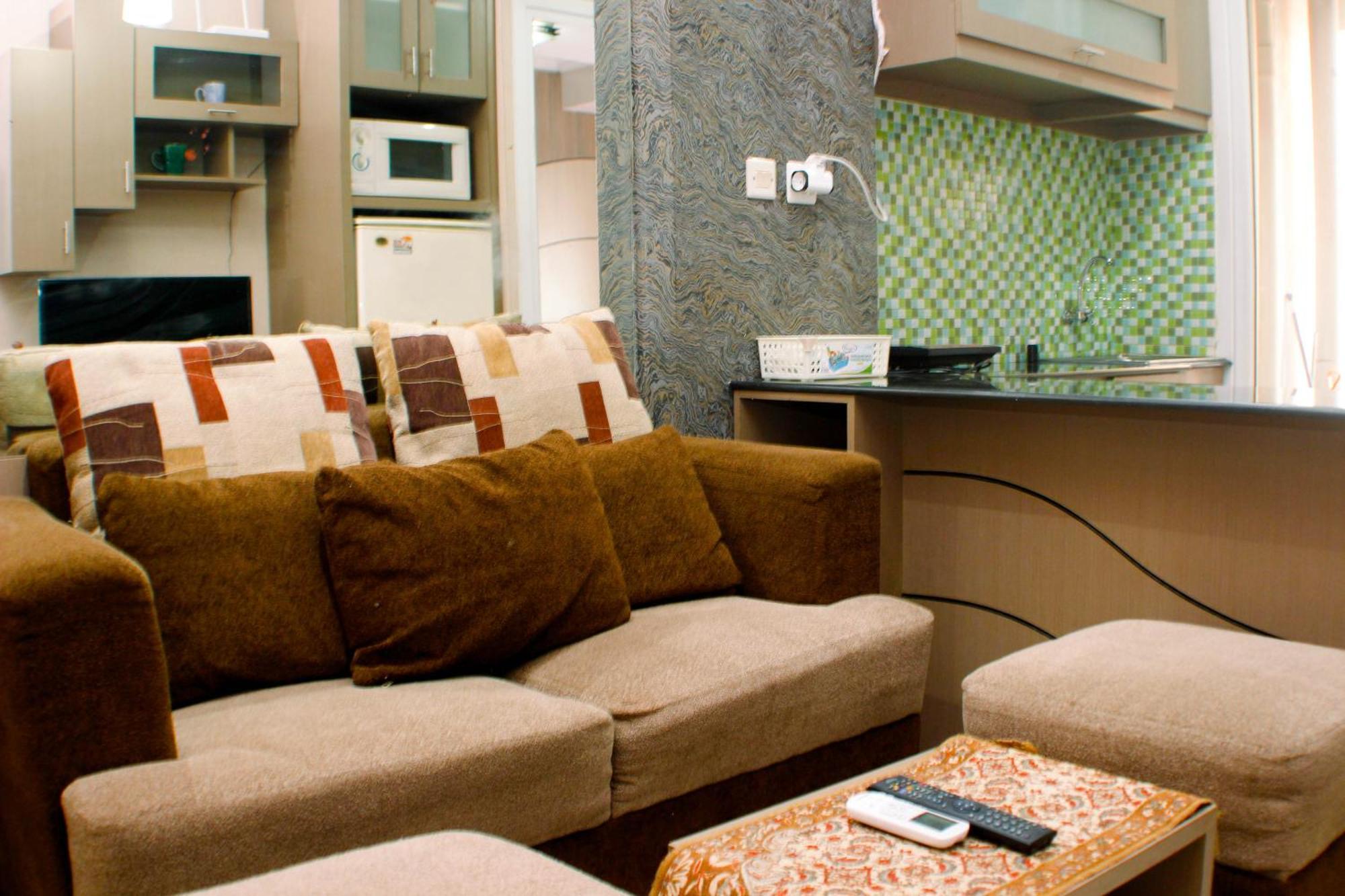 Apartment And 2br At Pramuka By Travelio